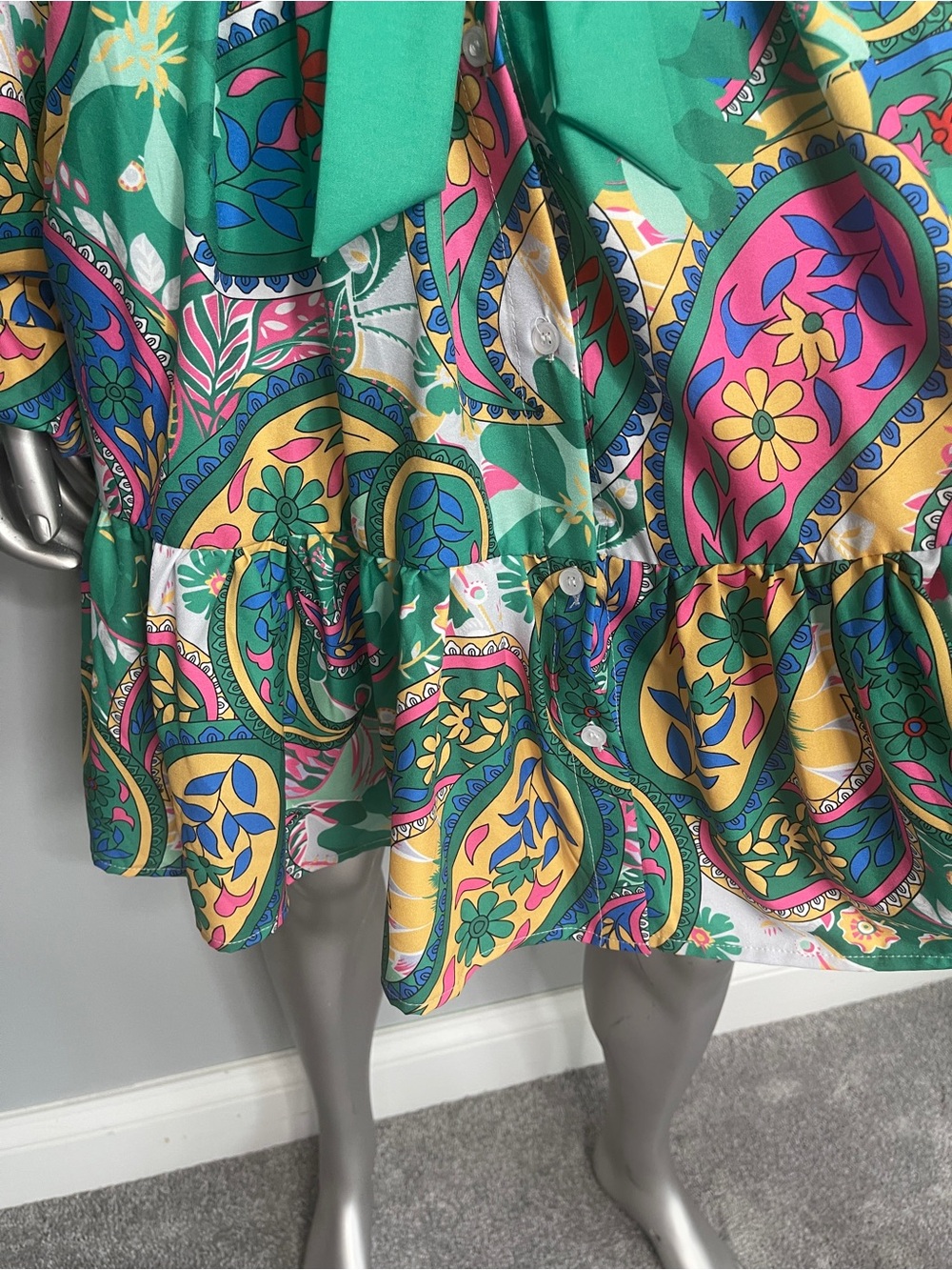 Green Paisley Tie Waist Long Sleeve Dress - Picture 7 of 10